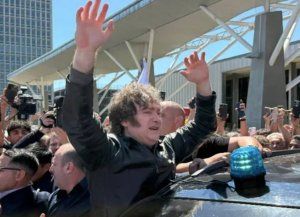 Los disturbios en la peatonal de Santa Fe obligaron a Javier Milei a cambiar su agenda