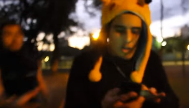 Video: jugó al Pokemon Go en Buenos Aires y le robaron el celular