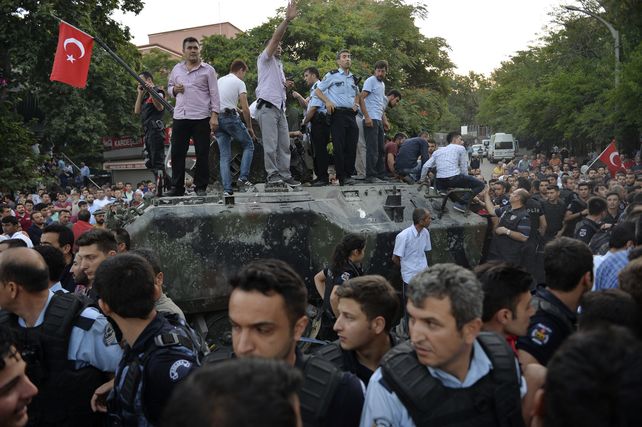 El intento de golpe de Estado en Turquía dejó 265 muertos