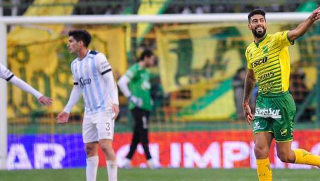 Defensa y Justicia goleó a Atlético Tucumán y mantiene el suspenso