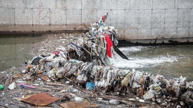 Paraná intensifica la limpieza de arroyos para mejorar el drenaje y prevenir anegamientos urbanos.