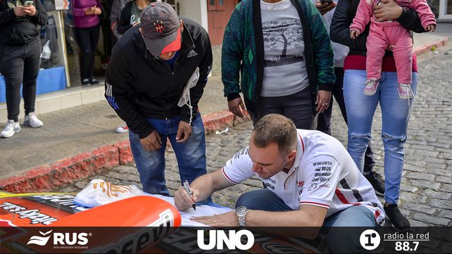 Lectores de UNO se fueron con la entrada y la foto con la Copa