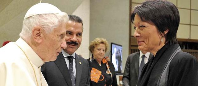 Benedicto XVI recibió a la nueva presidente de la organización policial internacional