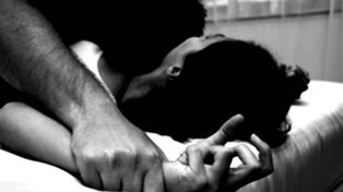 Aberrante: violó a su hija lesbiana para convertirla