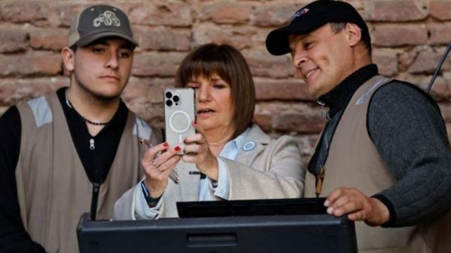 Bullrich lanzó un protocolo que habilita a la Policía a crear identidades falsas