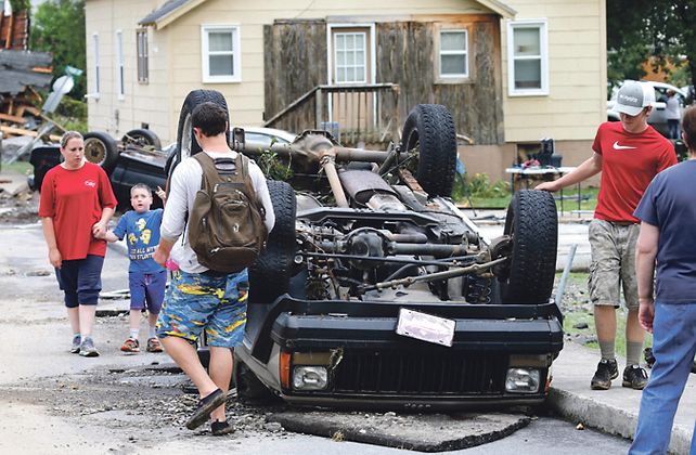 Destrucción. El pueblo de White Sulphur Springs ayer