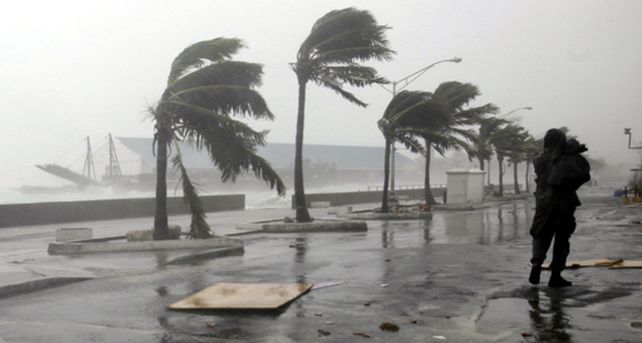 La costa este de Estados Unidos se prepara para el impacto del hurac&aacute;n Irene