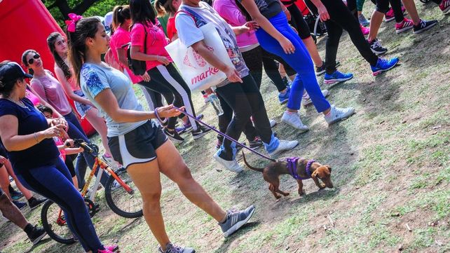 El Parque Urquiza se cubrió de rosa para concientizar sobre el cáncer de mama