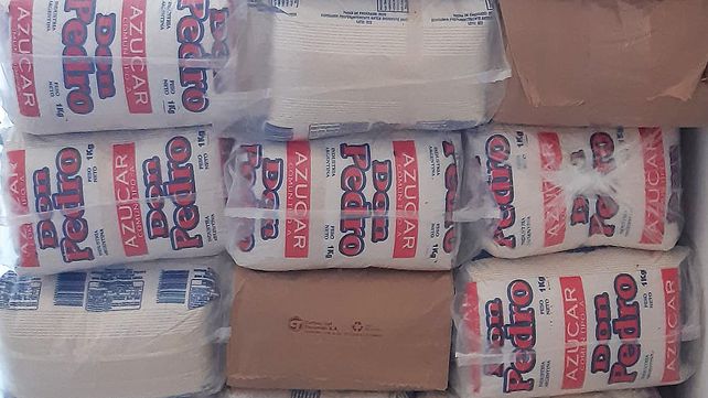 Anmat prohibió la venta de una marca de azúcar que tenía piedras y otros objetos extraños