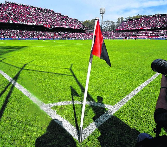 En la mira. Ñuls está preso de las deudas y hoy busca dinero para arrancar la Superliga el próximo lunes ante Unión