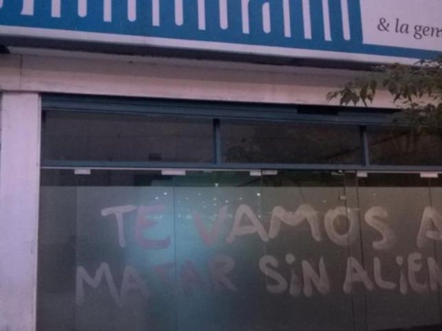 Pintadas intimidatorias en el diario El Ciudadano y amenazas a un fotógrafo