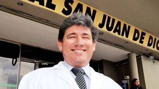 De ciruja a cirujano: el ex cartonero que hizo 5 mil operaciones