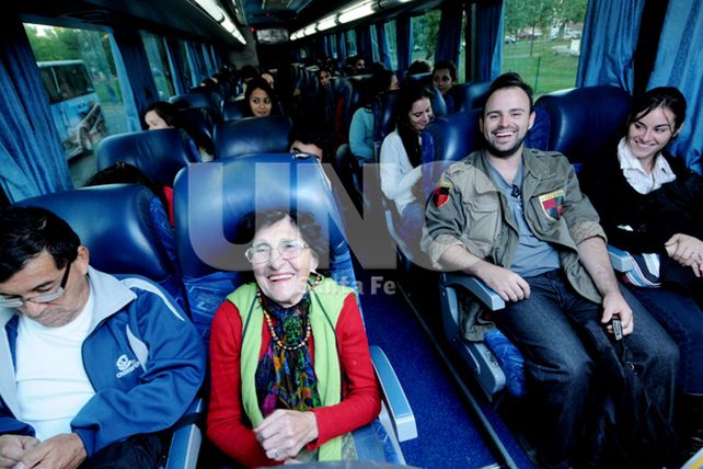 Historia sin fin: la CNRT prohibió a las empresas Fluviales y Etacer llevar pasajeros parados en los viajes