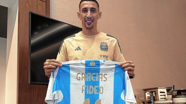 La Selección Argentina organizó una ceremonia íntima para despedir a Ángel Di María. La Selección Argentina organizó una ceremonia íntima para despedir a Ángel Di María.