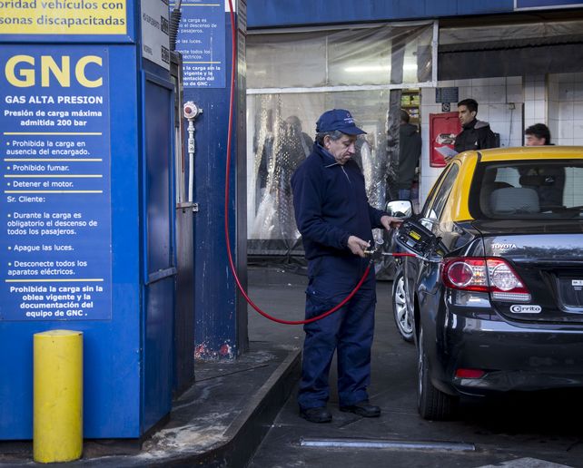 Restringen el suministro de GNC y el uso de industrias para preservar el abastecimiento hogareño