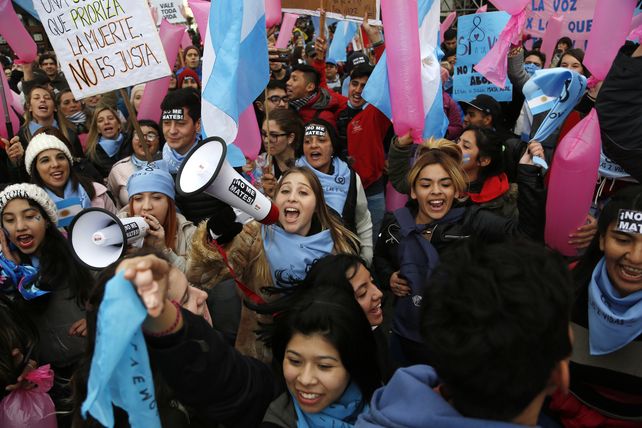 La ley de aborto legal obtuvo la media sanción de la Cámara de Diputados