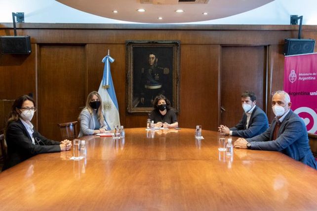 AstraZeneca dio explicaciones por el atraso en la entrega de vacunas a la Argentina