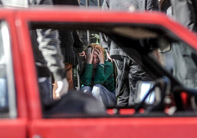 Dolor. Una foto retrata un momento posterior a un asesinato. UNO de Santa Fe/Manuel Testi