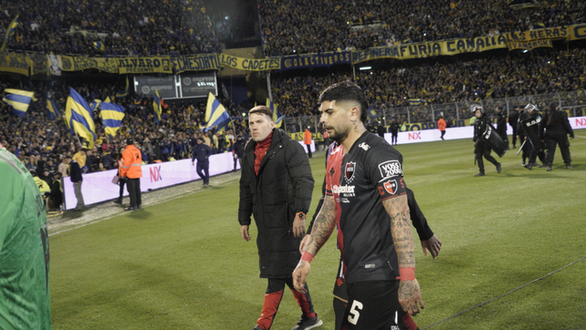 Ever Banega se retira del Gigante tras la derrota contra Central por 1 a 0.