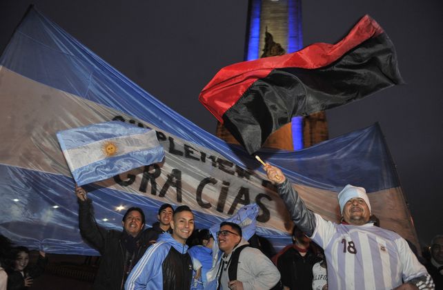 En medio de tanta bandera celeste y blanca estuvo la rojinegra.