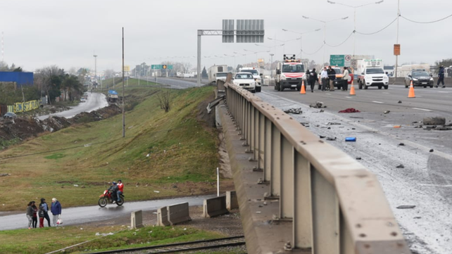 Dos muertos por el vuelco de un auto en Circunvalación