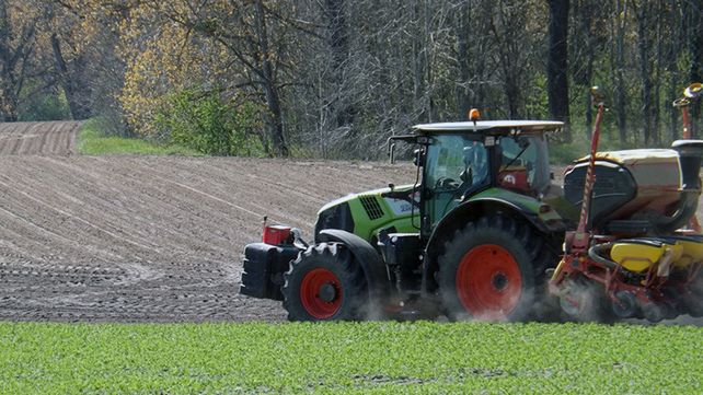 El perro de un granjero puso en marcha un tractor y aplastó a su dueño