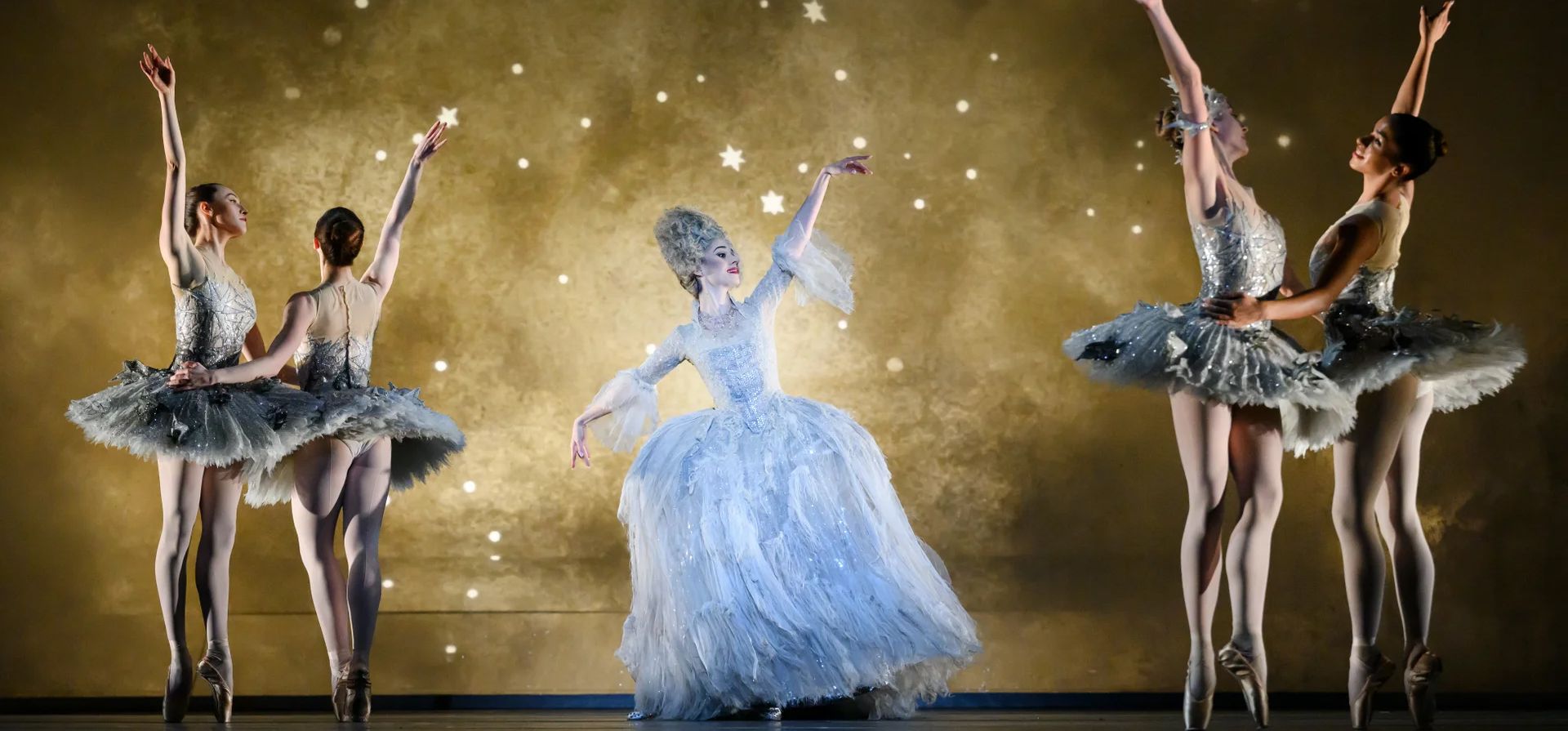 Bailarines del Royal Ballet de Birmingham durante un ensayo general en el Hipódromo, Birmingham, Reino Unido. Fotografía: Katja Ogrin/Getty Images Bailarines del Royal Ballet de Birmingham durante un ensayo general en el Hipódromo, Birmingham, Reino Unido. Fotografía: Katja Ogrin/Getty Images