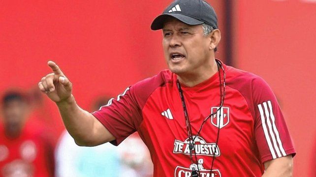 Perú rompió el vínculo con Juan Reynoso y asoma Jorge Fossati como reemplazante.