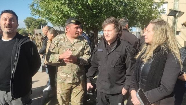 El intendente de Bahía Blanca, sobre la visita de Javier Milei: Lo vi conmovido y con perfil bajo El intendente de Bahía Blanca, sobre la visita de Javier Milei: Lo vi conmovido y con perfil bajo