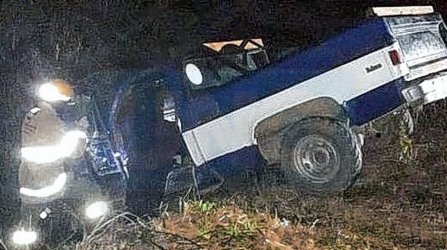 la-camioneta-cayo-una-zanja-este-jueves-la-noche-el-acceso-la-ciudad