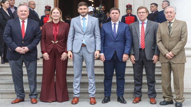 El gobernador Maximiliano Pullaro habló antes de dar su discurso ante la Asamblea Legislativa El gobernador Maximiliano Pullaro habló antes de dar su discurso ante la Asamblea Legislativa