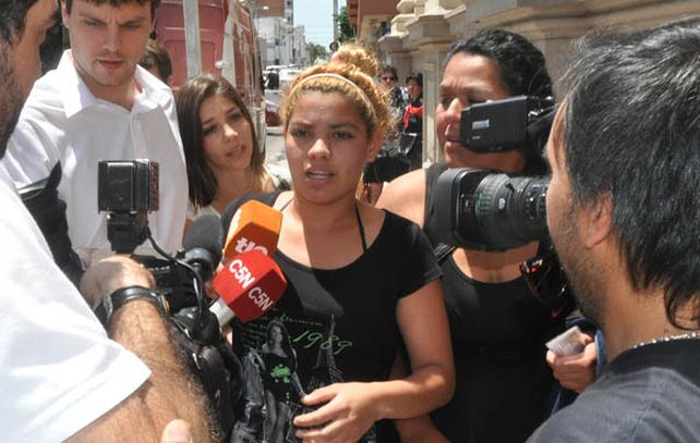 La mamá de Kiara hizo declaraiones a la prensa. (Foto: Diario El Norte/Télam)