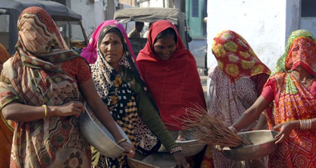 castas. Mujeres de la casta de los Dalit (Intocables) en un pueblo de India.