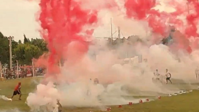 Totorense. El recibimiento de los hinchas de Maciel antes de jugar la primera final ante Timbuense.