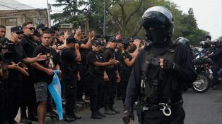 El peronismo propone un ámbito para que la policía discuta su salario