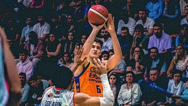 El alero Bautista Lugarini vuelve de España para jugar en Instituto de Córdoba.&nbsp;