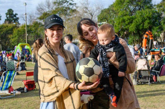 Mailén Gálvez, Erica Burgueño y Matías Gálvez