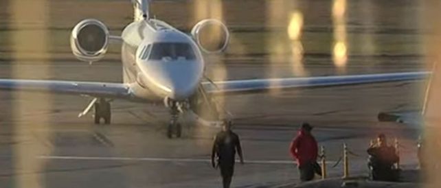 Neymar y Dani Alves llegaron al aeropuerto de Fisherton. &nbsp;