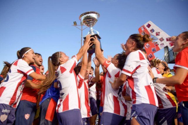 Unión hizo historia: la campaña que cambió para siempre al fútbol femenino santafesino Unión hizo historia: la campaña que cambió para siempre al fútbol femenino santafesino