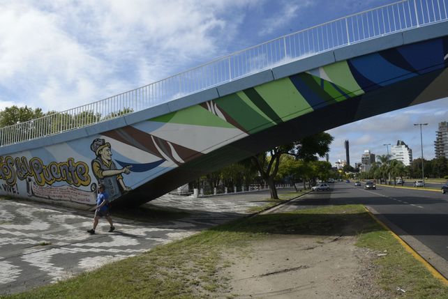 La intervención cultural sobre los puentes del parque Alem