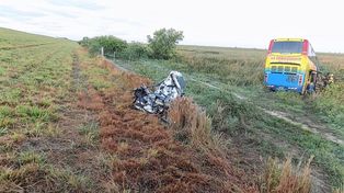 Victoria: un muerto y una docena de heridos tras el choque de un micro y una camioneta