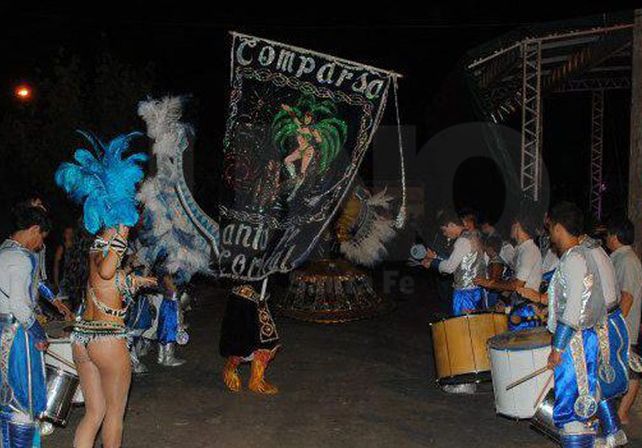 La comparsa Santa Fe Cordial festeja sus 40 años de trayectoria
