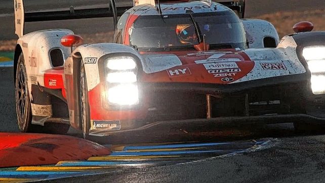José María Pechito López tuvo un buen desempeño y fue segundo en las 24 horas de Le Mans.