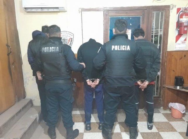 Robo en Fray Luis Beltrán. Los sospechosos fueron detenidos cerca de Laprida y Belgrano.