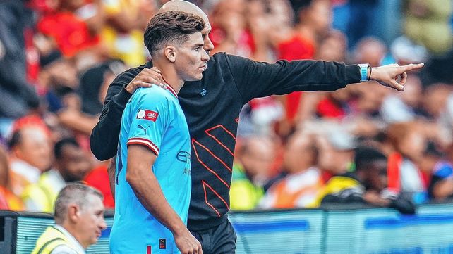 El elogio de Guardiola a Álvarez en Manchester City