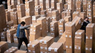 Aprestos finales. Las urnas fueron distribuidas ayer en los distintos centros de votación emplazados en Rosario.