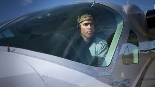 El experimentado piloto y parapentista acrobático Andy Hediger