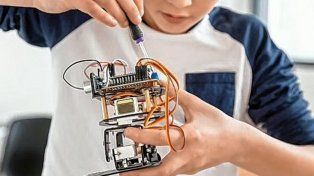 Robótica y Programación. El objetivo es desarrollar competencias en nuevos lenguajes científicos y tecnológicos.