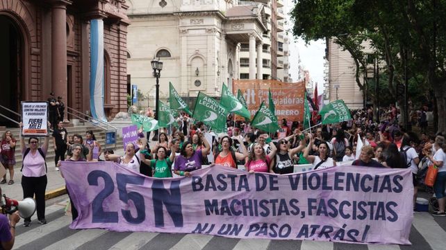 Miles de mujeres marcharon contra la violencia machista en Rosario