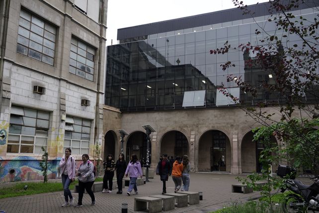 Estudiantes en crisis, en una universidad desfinanciada